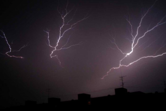 Ilustračný obrázok k článku Pozor, na Trnavu udrú búrky: Varujú nás pred intenzívnymi lejakmi aj vzostupom hladín